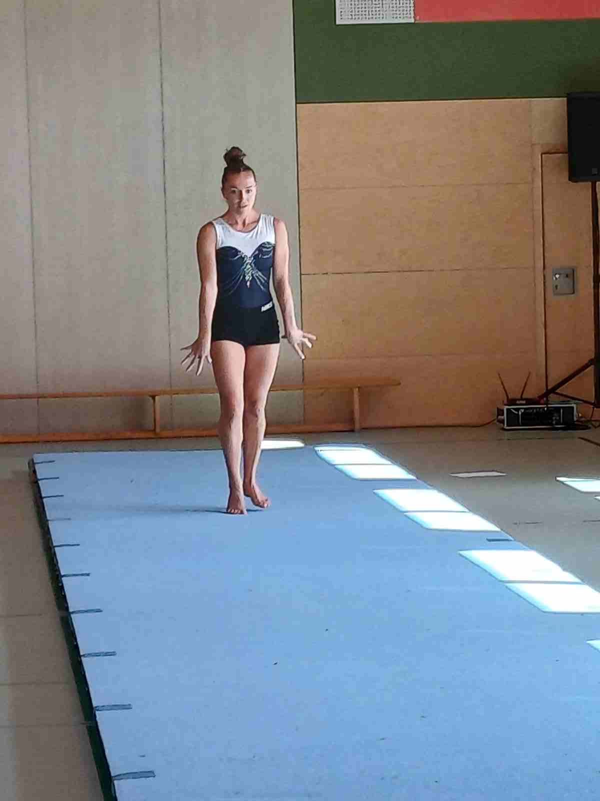 Bodenübung Katrin Wunderle (4)