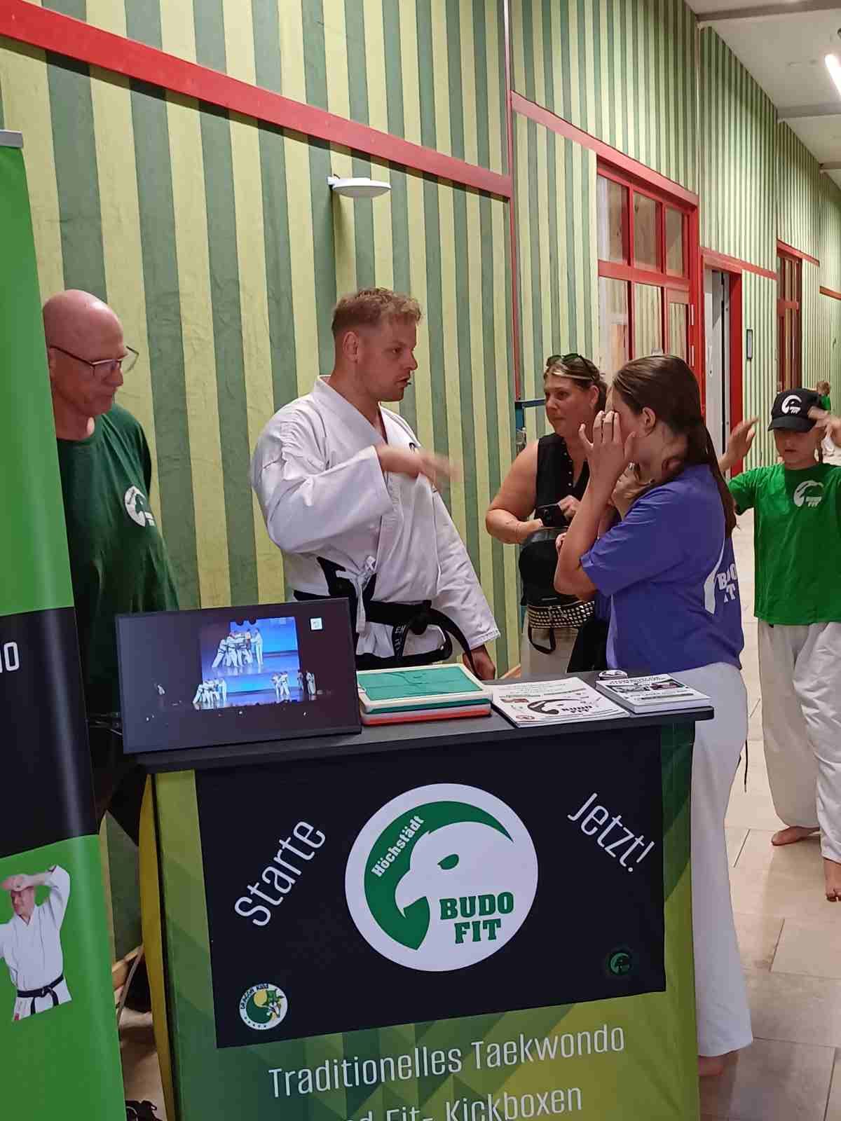 Foyer Kim-Sporthalle (4)